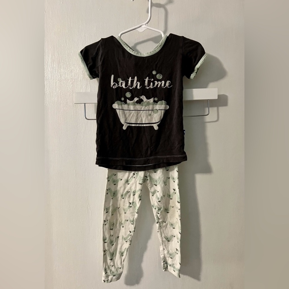 KicKee Pants Sleep Set!